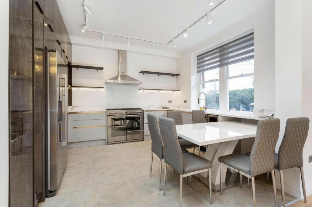 Modern Chelsea Flat, 3Bd 2Bath, With Parking Apartment London Exterior photo